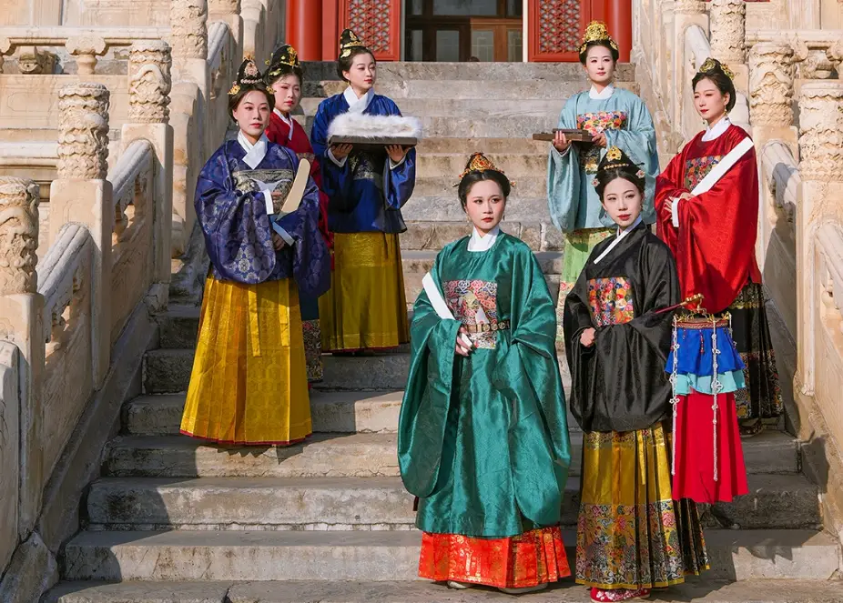 https://nephele.ctrip.com/target/0100t12000hkezd9o6F35_W_10000_1200.png?proc=autoorient