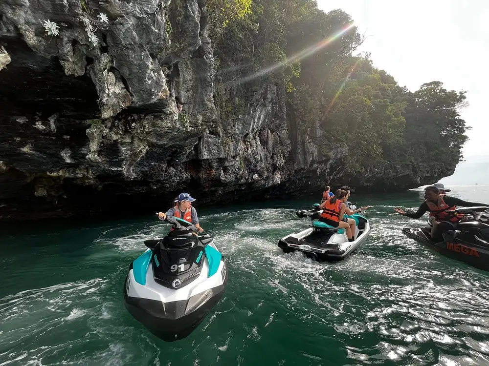 https://nephele.ctrip.com/target/0102f12000hjr4ry9DE39_W_10000_1200.jpg?proc=autoorient
