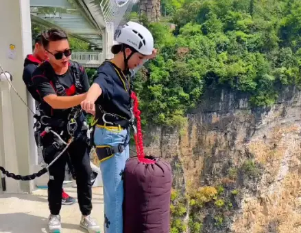 https://nephele.ctrip .com/target/0102j12000hi5x2ds9FCD_W_10000_1200.png?proc=autoorient