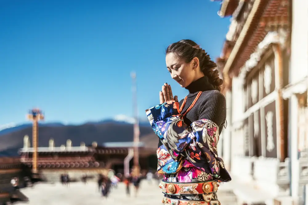 https://nephele.ctrip.com/target/0102k12000hkbylgv2F6F_W_10000_1200.jpg?proc=autoorient