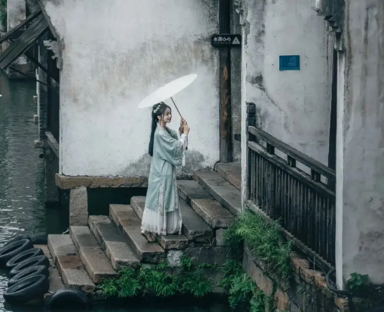 https://nephele.ctrip.com/target/0102w12000hkg09zuF5BA_W_10000_1200.png?proc=autoorient