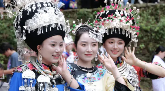 https://nephele.ctrip.com/target/0103v12000hb6gz9u8B94_W_10000_1200.png?proc=autoorient