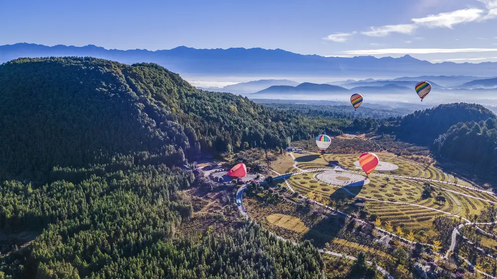 https://nephele.ctrip.com/target/0104112000hfzcptw56C3_W_10000_1200.jpg?proc=autoorient