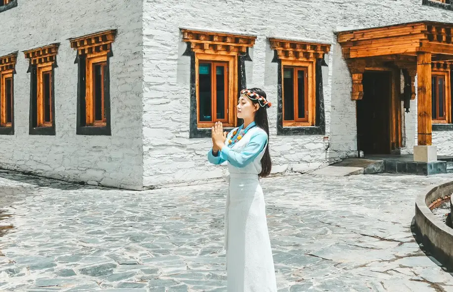 https://nephele.ctrip.com/target/0105u12000hkkd4ntF941_W_10000_1200.png?proc=autoorient