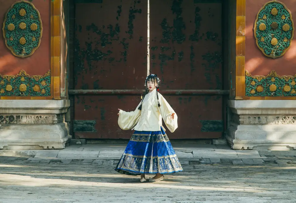 https://nephele.ctrip.com/target/0107312000hkf2qjt6EB4_W_10000_1200.jpg?proc=autoorient