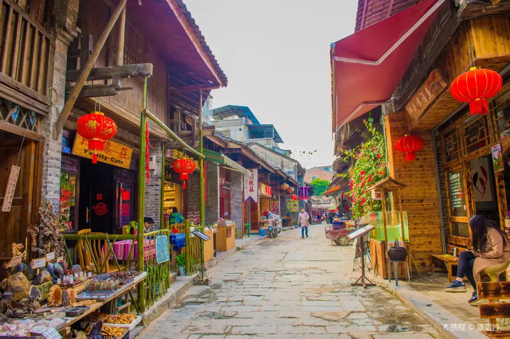 https://nephele.ctrip.com/target/100i0c000000626zd7CFB_W_10000_1200.jpg?proc=autoorient