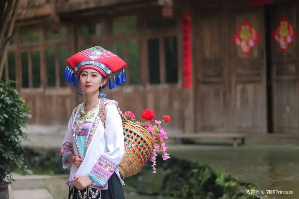 https://nephele.ctrip.com/target/1me4d12000bm77y0wEFFA_W_10000_1200.jpg?proc=autoorient