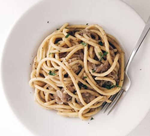 洋葱鯷鱼酱意大利面