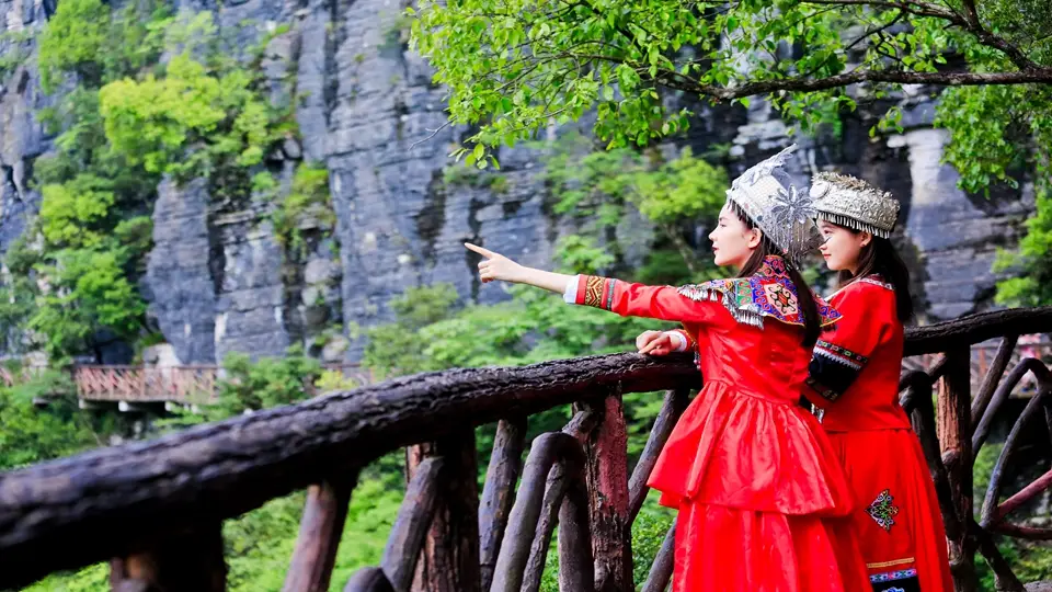 https://nephele.ctrip.com/target/3508170000011101wE71E_W_10000_1200.jpg?proc=autoorient